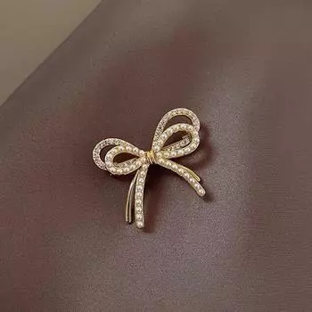 Ins Style Bowknot Pearl Light Роскошная брошь Высококачественная женская антилегкая корсаж с фиксированной булавкой для одежды Ювелирные аксессуары