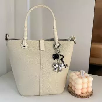 Ins Style Серебряный брелок для ключей в форме сердца из сплава с бантом, подвеска для телефона, чехол для наушников, сумка-подвеска, украшение, автомобильный брелок для ключей серебряный