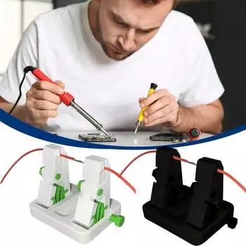 Инструмент для сварки. Точное выравнивание. Термостойкость. Компактная конструкция. Управление без помощи рук. Электрическое приспособление для сварки проволоки. Удерживание сварочного инструмента. белый