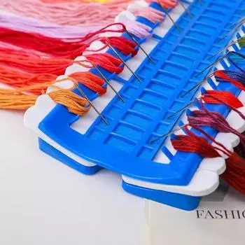 Инструмент для вышивки крестом с 30 отверстиями и 50 позициями для выпрямления нити, вставки иглы и зажима зелёный