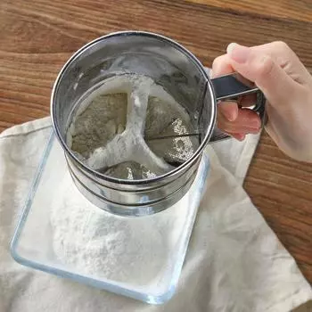 Инструменты для выпечки Сито для муки Сито из нержавеющей стали для просеивания муки для разрыхлителя сахара Шейкер с ручным прессом Дизайн Мелкая сетка