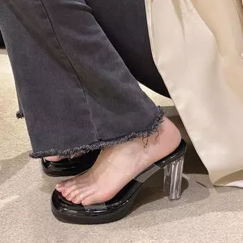 Internet celebrity cool slippers women wear summer 2024 new fashion thick heel crystal high heel transparent one-word shoes 35