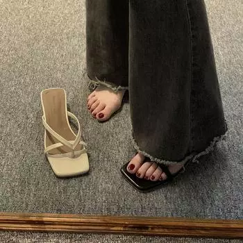 Internet celebrity flip-flops women wear spring 2025 new fashion versatile small thick heel retro toe sandals 34