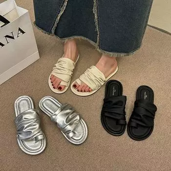 Internet celebrity silver toe sandals women s new casual cover toe flat bottom slippers women s folds with one word sandals outside wear summer 35 чёрный