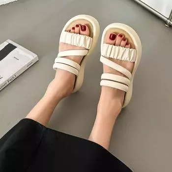 Internet celebrity thick-soled cool slippers women 2025 summer new fashion versatile step on shit feeling fashion two wear comfortable beach shoes 35