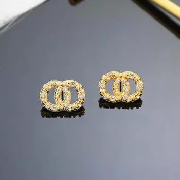Интернет знаменитость взрыв двойная буква C серьги-гвоздики дизайн чувство премиум версия маленькие ароматные ветряные серьги мода легкие роскошные украшения для ушей 18K