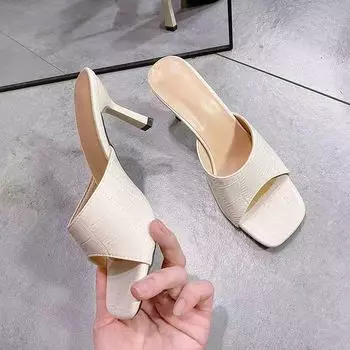 Интернет знаменитости летние универсальные женские классные тапочки 2025 мода квадратная голова рыбий рот высокий каблук нескользящие одно слово перетащить женщины 35