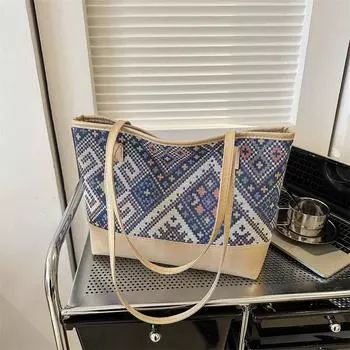 Интернет знаменитости мода этнический стиль большая вместительная сумка женская 2024 осень и зима новый иностранный стиль плечо подмышка сумка женская сумка белый