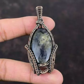 Иолит Солнечный камень Подвеска из драгоценного камня Медная проволока Кулон Медь Ювелирные изделия в стиле бохо Этнический кулон Ювелирные изделия ручной работы из проволоки Свадебный подарок
