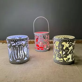Iron Art Handheld Lamp Basket Hollow Candy Basket Portable Little Lantern Candlestick Halloween white-leaf