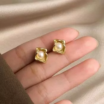 Irregular Freshwater Pearl Earrings Gold Tone Minimalist Geometric Studs Asymmetric Unique Design Simple Elegant Jewelry for Women золотой