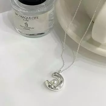 Irregular Moon Pearl Necklace Elegant Crescent Clavicle Chain C-shaped Geometric Pendant Neckchain