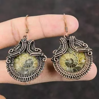 Ископаемые медные серьги с аммонитом, серьги из медной проволоки, серьги с драгоценным камнем, медные украшения, серьги ручной работы, серьги из ископаемого аммонита, ювелирные изделия, подарки для друга