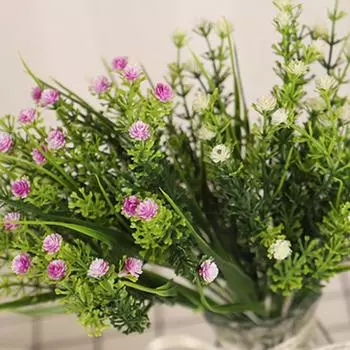 Искусственные цветы. Центральные элементы стола. Цветочные композиции. Пластиковый букет.