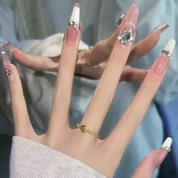 Искусственные ногти Носимый маникюр Балетный маникюр для зрелых ногтей Патч средней длины Трехмерные блики Алмазное сердце
