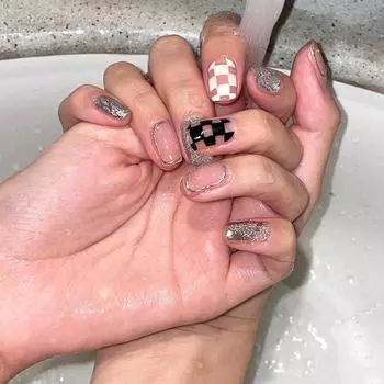 Искусственные ногти Розовая шахматная доска Сверкающие бриллианты Носимые наклейки для ногтей Накладные ногти Маникюрные ногти Съемные ногти