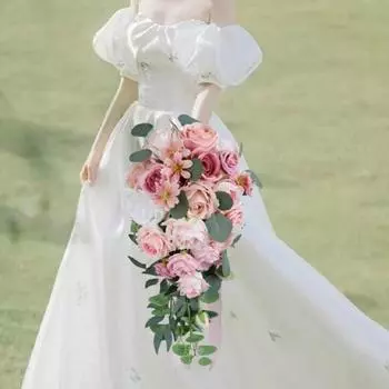 Искусственные розы Цветы Свадебные букеты для невесты Букеты невесты Искусственные цветы для свадебной церемонии Свадебные цветы Весенний юбилей Уличный декор розовый