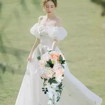 Искусственные розы Цветы Свадебные букеты для невесты Букеты невесты Искусственные цветы для свадебной церемонии Свадебные цветы Весенний юбилей Уличный декор розовый