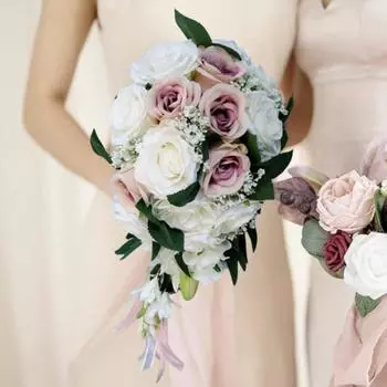 Искусственные розы Свадебный букет невесты Цветы с лентами Букет из искусственных цветов Бросание каскадного букета Церемония в стиле бохо в деревенском стиле Юбилейное украшение белый