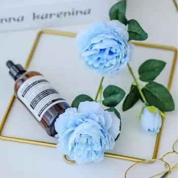 Искусственный шелковый цветок трехглавая роза. Общая длина 61см. В упаковке одна ветка на три бутона синий