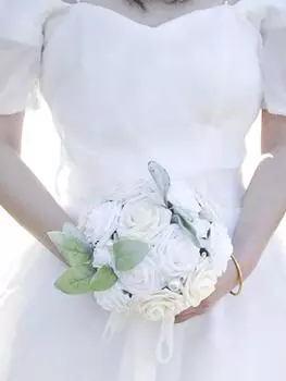 Искусственный свадебный цветок Свадебный букет для невесты Цветочный букет для подружки невесты Свадебные цветы Букеты из искусственных цветов Невеста держит букет фиолетовый