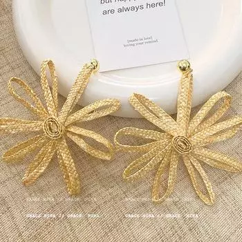 Island Vacation! Yi Mengling Same Style Straw Flower Earrings Female Exaggerated Earrings Vacation Style Seaside Stud Earrings Yi Mengling same Straw flower earrings