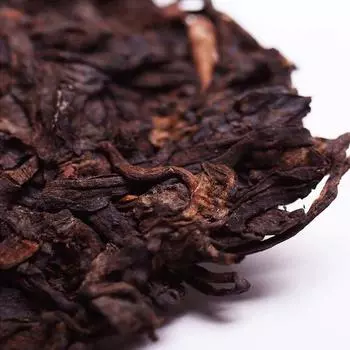 Исландский чай Чай King Pu-erh заваренный чай 357 г Юньнаньский чай из семи семян Древний чай из Линьцана Пу-чай в форме блина 357g