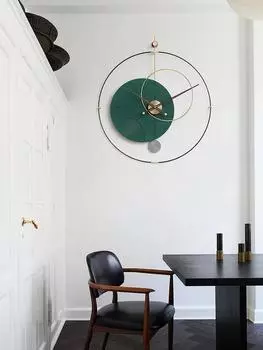 Испанская кухня Роскошные настенные часы Бесшумные металлические современные настенные часы Простота Большие деревянные часы Креативный декор гостиной чёрный