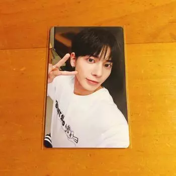 Использованная официальная фотокарточка TXT TAEHYUN SANCTUARY Comeback Live Benefit 5 Forms ver TOMORROW TOGETHER