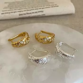 Итальянские серьги-гвоздики с плетеными пшеничными ушками и бриллиантами, женские нишевые серьги с высоким чувством индивидуальности, уникальные модные универсальные серьги