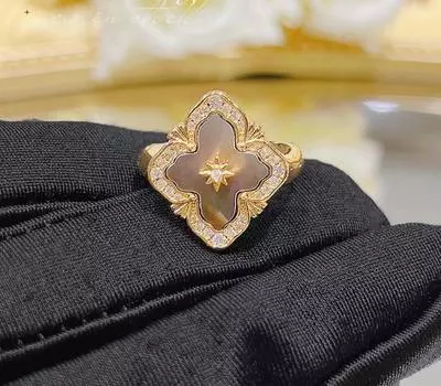 Italian Retro Court Style Blati White Fritillary Set Four-Leaf Clover Bracelet Agate Necklace Ring