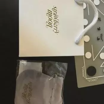 Iu Клубничная Луна Ожерелье Свена Луны Запечатано