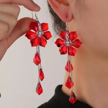 Измените свой дизайн с помощью этих серег с кисточками, инкрустированных цветами красный