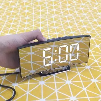 Изогнутый экран Цифровой будильник Регулировка температуры и даты Настольные часы с функцией повтора сигнала Умный ночной режим Светодиодные часы Зеркальный будильник красный
