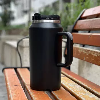 Изолированная чашка из нержавеющей стали, автомобильный стакан, многоразовая практичная термокружка большой емкости с белый