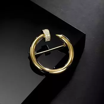 Изящная брошь для ногтей, эксклюзивный женский дизайн, нишевый темперамент, булавка для корсажа костюма, пряжка, защищающая от света, универсальные аксессуары