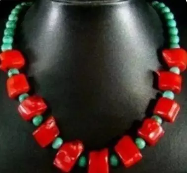 Изящное колье из бусин из натурального красного коралла и камней