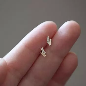 Изящные компактные мини-серьги-гвоздики из стерлингового серебра 925 пробы с изогнутыми инкрустациями из циркония, простые и универсальные 925