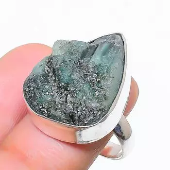 Изумруд натуральный драгоценный камень ювелирное изделие из серебра 925 пробы размер 7.5 b1E08