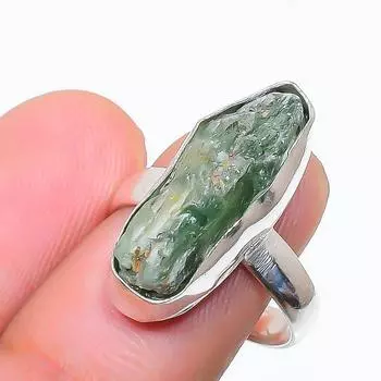 Изумруд натуральный драгоценный камень ювелирное изделие из серебра 925 пробы размер 6.5 D2l03