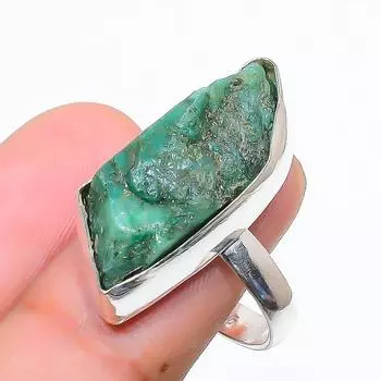 Изумруд натуральный драгоценный камень ювелирное изделие из серебра 925 пробы размер 8.5 O5o38