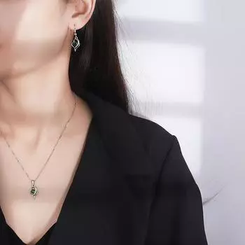 Изумрудная подвеска, новые модные серьги со стразами, женские длинные темпераментные серьги-гвоздики 2024 года Earrings