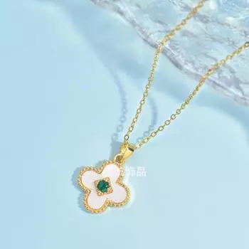 Изумрудное ожерелье Четырехлистный клевер Женский дизайн Свежий и простой кулон Цепочка на ключицу Ювелирные изделия