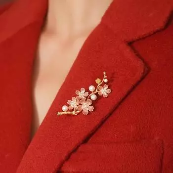 Изысканная брошь в виде цветка сливы, брошь с жемчугом высшего качества, легкая роскошь, нишевый дизайн, пальто-булавка, чонсам с