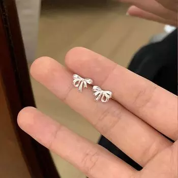 Изысканная и компактная лента, винт-бантик, гвоздь для ушной косточки, женский дизайн, простой темперамент, персонализированные универсальные серьги, серьги.