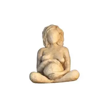 Изысканная статуя рожающей женщины с прозрачной текстурой, привлекательный орнамент 3