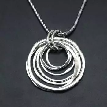 Изысканно изготовленное многослойное ожерелье с подвеской в форме кольца, модная круглая цепочка неправильной формы, идеальный ювелирный аксессуар для повседневного ношения