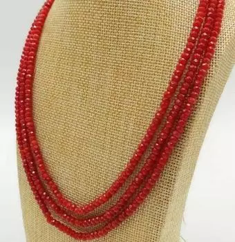 Изысканное 3-рядное колье из граненых красных изумрудных маленьких круглых бусин размером 2X4 мм с драгоценным камнем