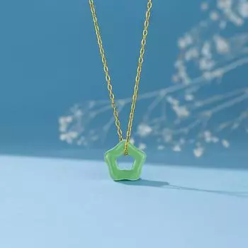 Изысканное ожерелье с цветком сливы, ювелирные изделия для женщин, легкая роскошная нишевая дизайнерская подвеска в виде полого цветка из нержавеющей стали на ключицу