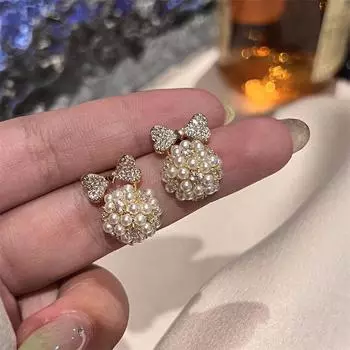 Изысканные и милые женские серьги с бантом и жемчугом